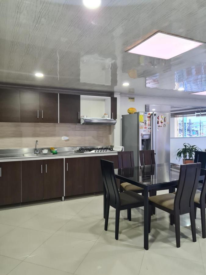 Hotel Casa Huesped Kiwi โบโกตา ภายนอก รูปภาพ