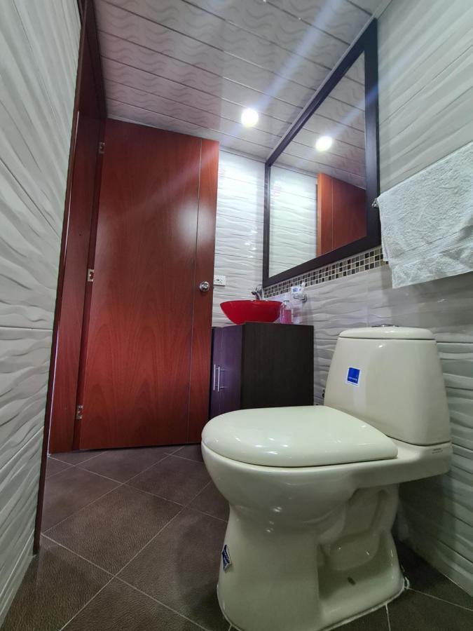 Hotel Casa Huesped Kiwi โบโกตา ภายนอก รูปภาพ