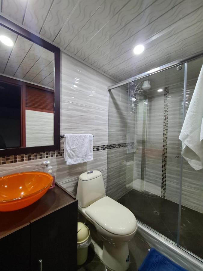 Hotel Casa Huesped Kiwi โบโกตา ภายนอก รูปภาพ