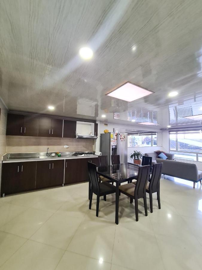 Hotel Casa Huesped Kiwi โบโกตา ภายนอก รูปภาพ