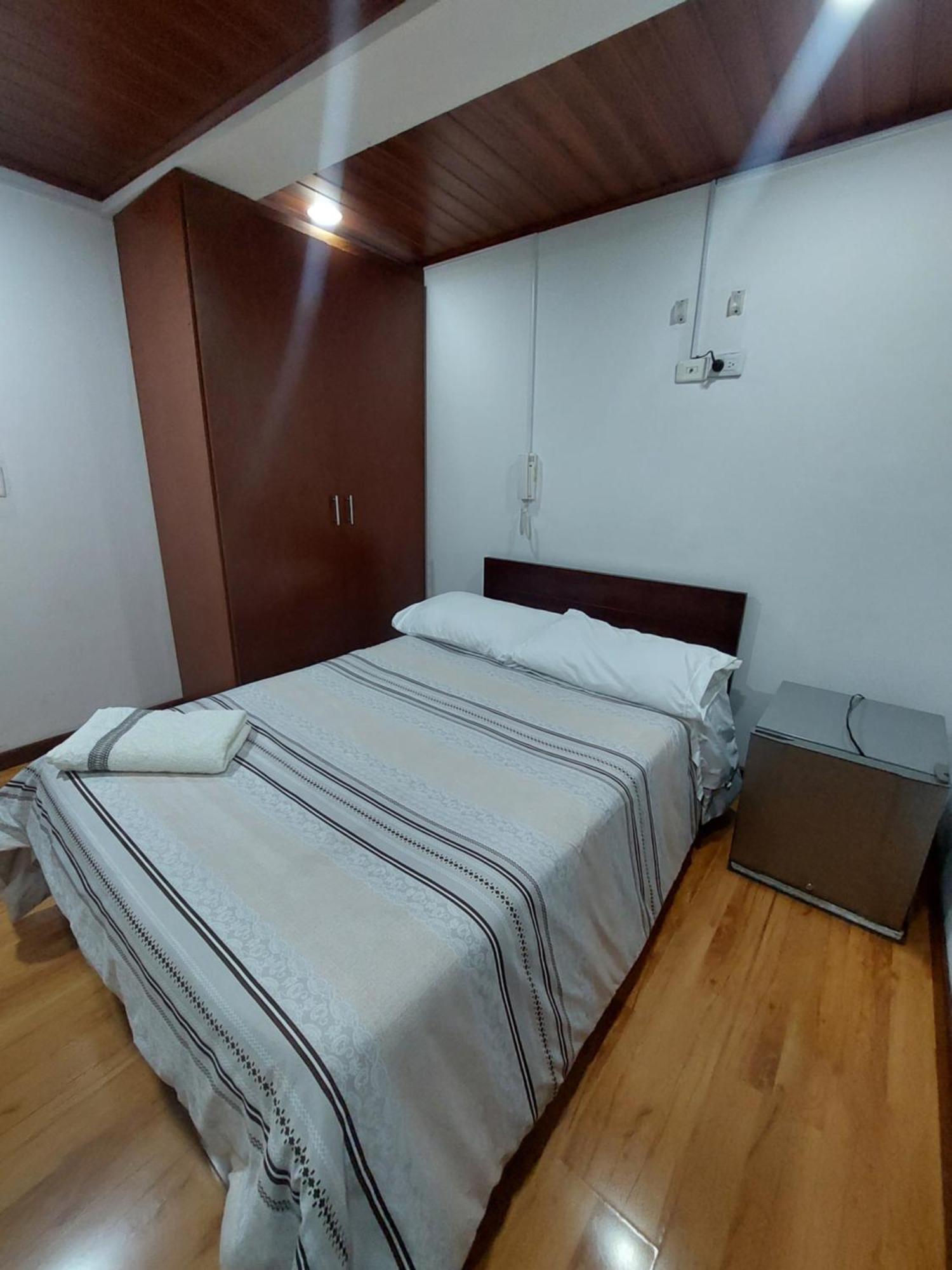 Hotel Casa Huesped Kiwi โบโกตา ภายนอก รูปภาพ