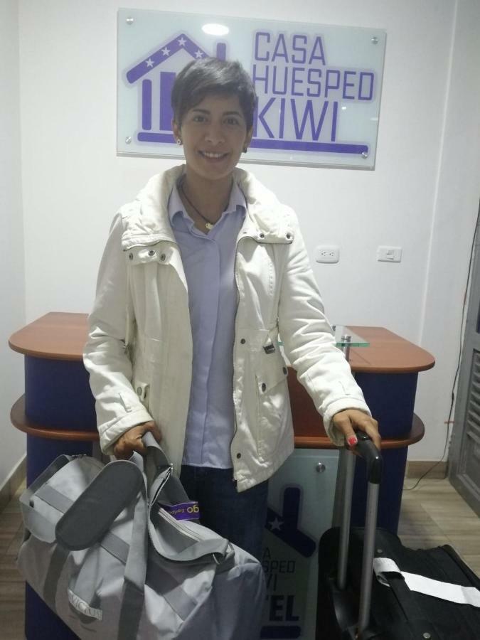 Hotel Casa Huesped Kiwi โบโกตา ภายนอก รูปภาพ